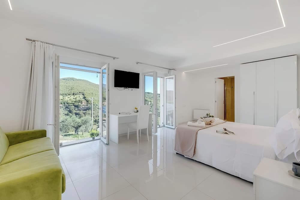 Villa Chimera White With Panoramic Pool