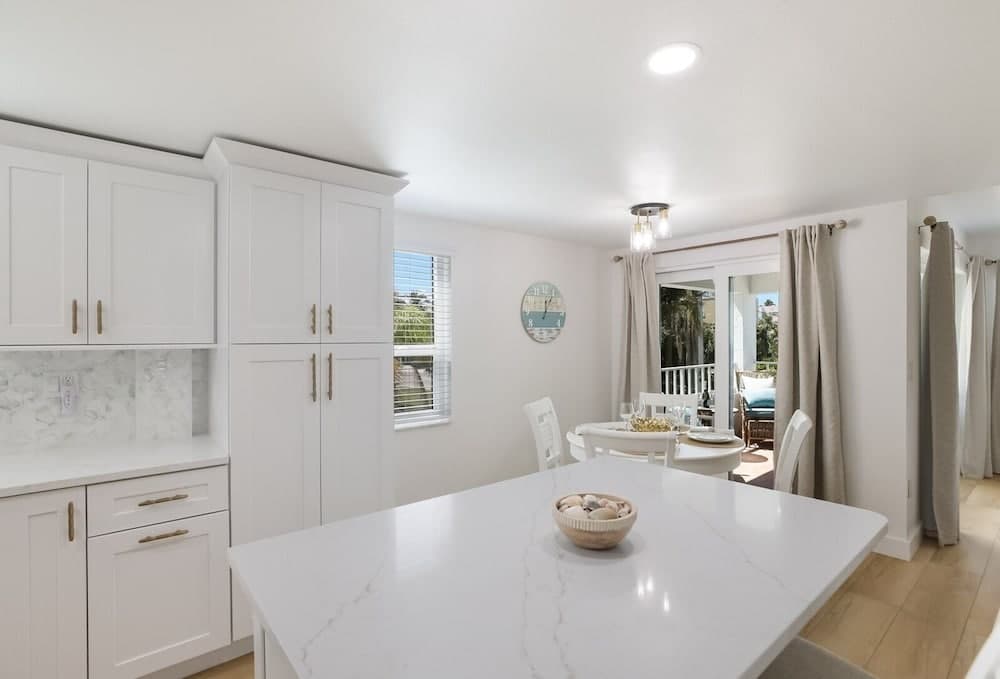 Hidden Pearl 2 Bedroom Home by RedAwning