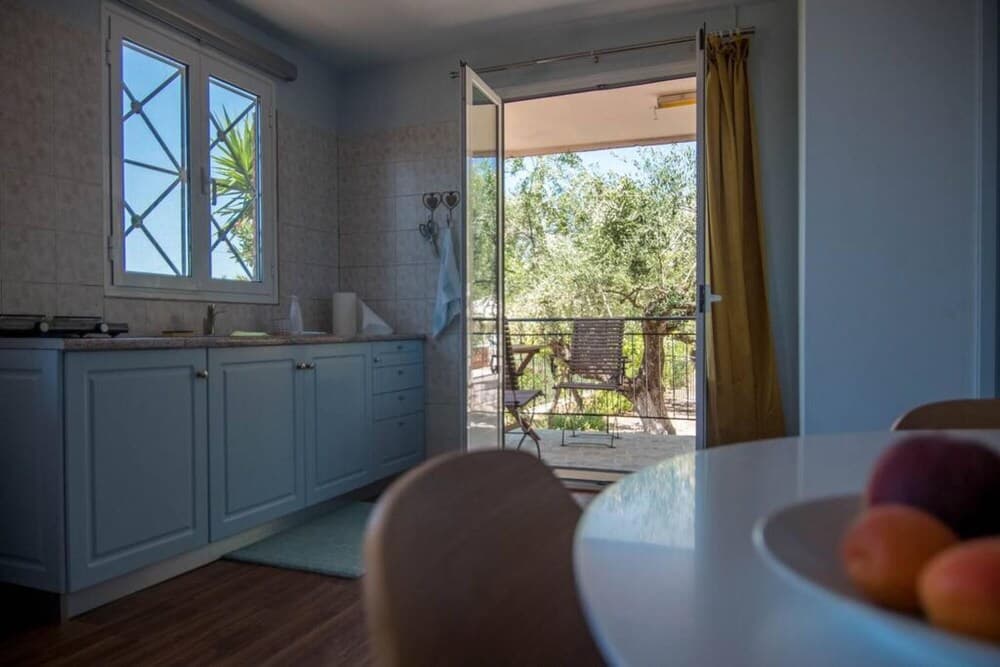 Little Country hut Mikri Eleni