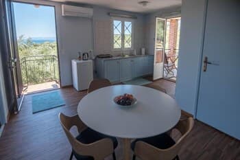 Little Country hut Mikri Eleni