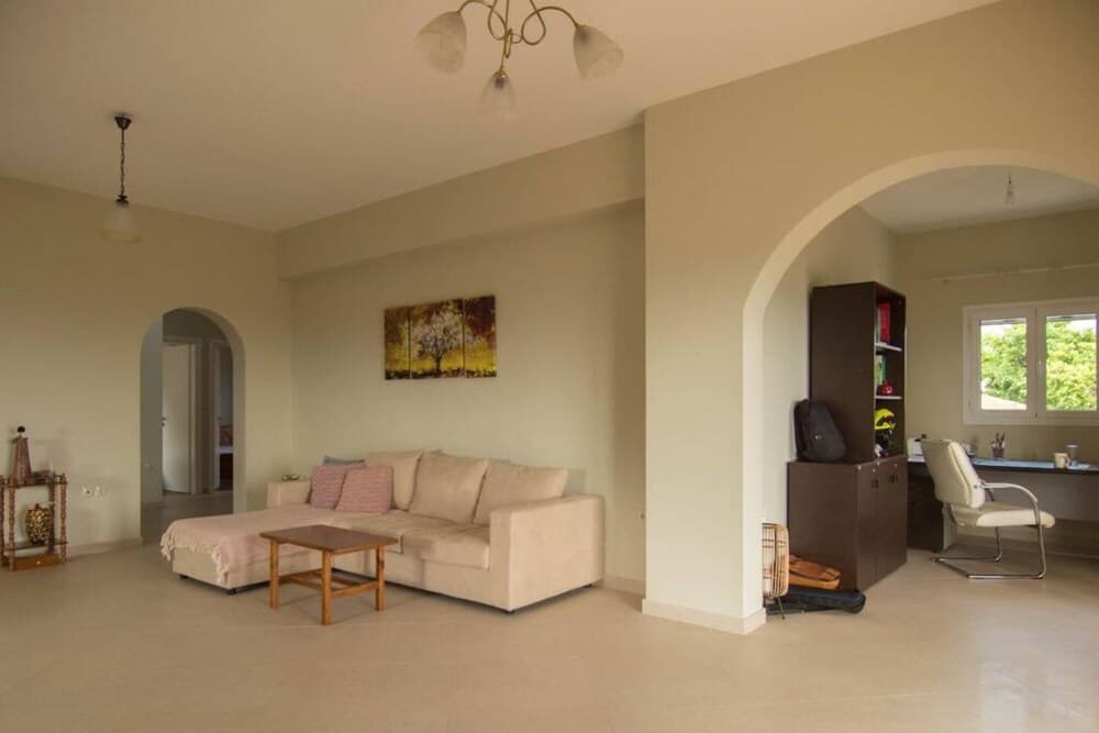 Lovely 3-bedroom Rental Unit With Alluring Views