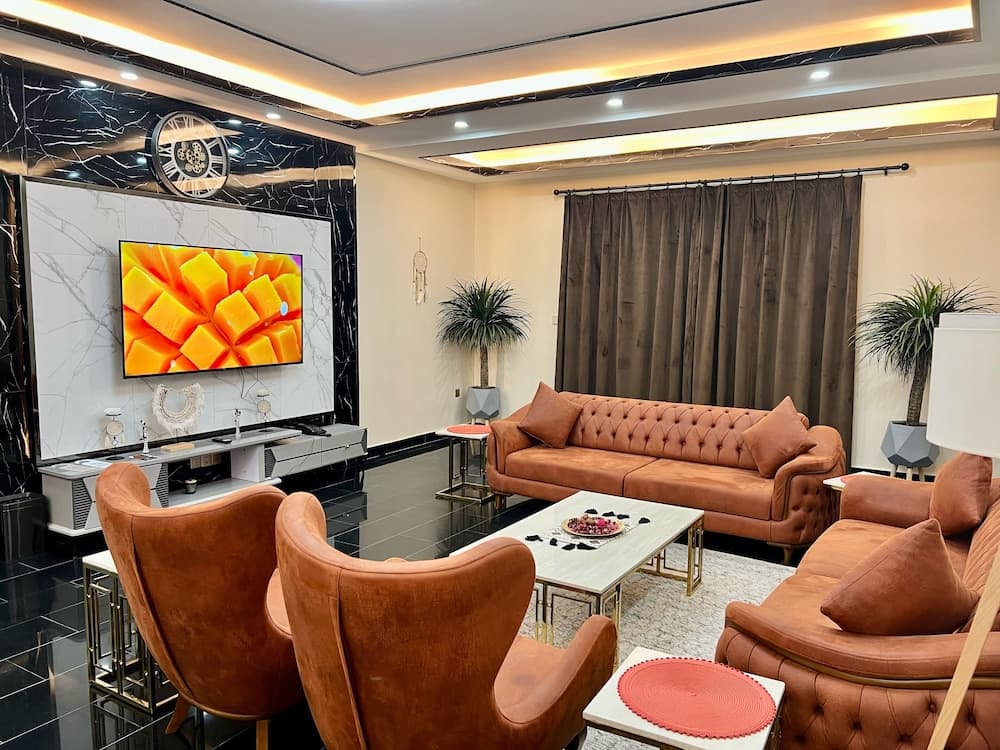 Colony Club Resort & Casino (The old Palm Spring Resort)