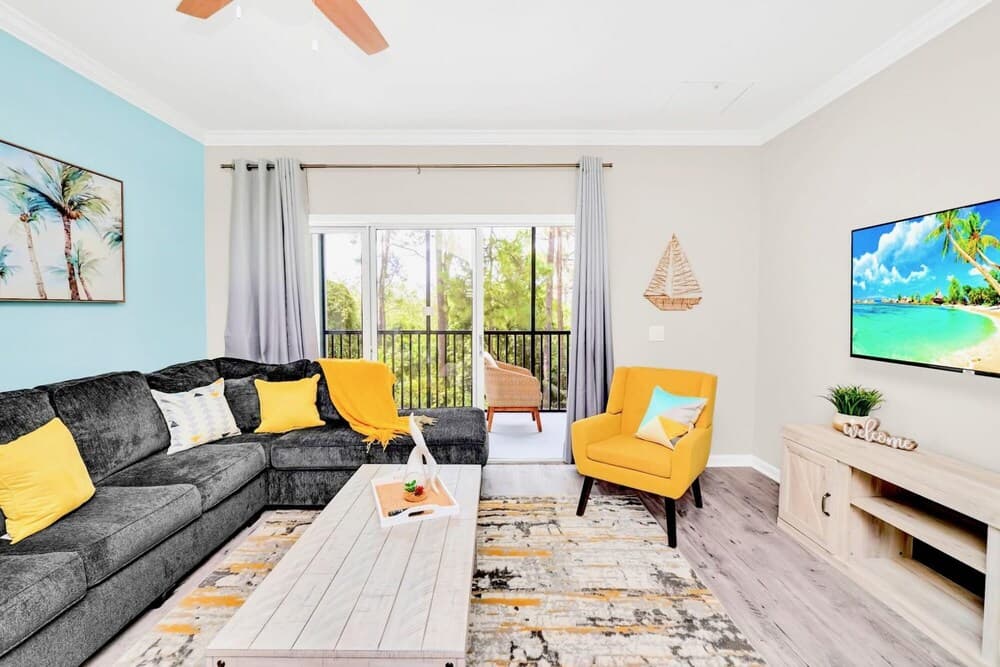 2BR Condo - Near Disney With Pool and Hot tub