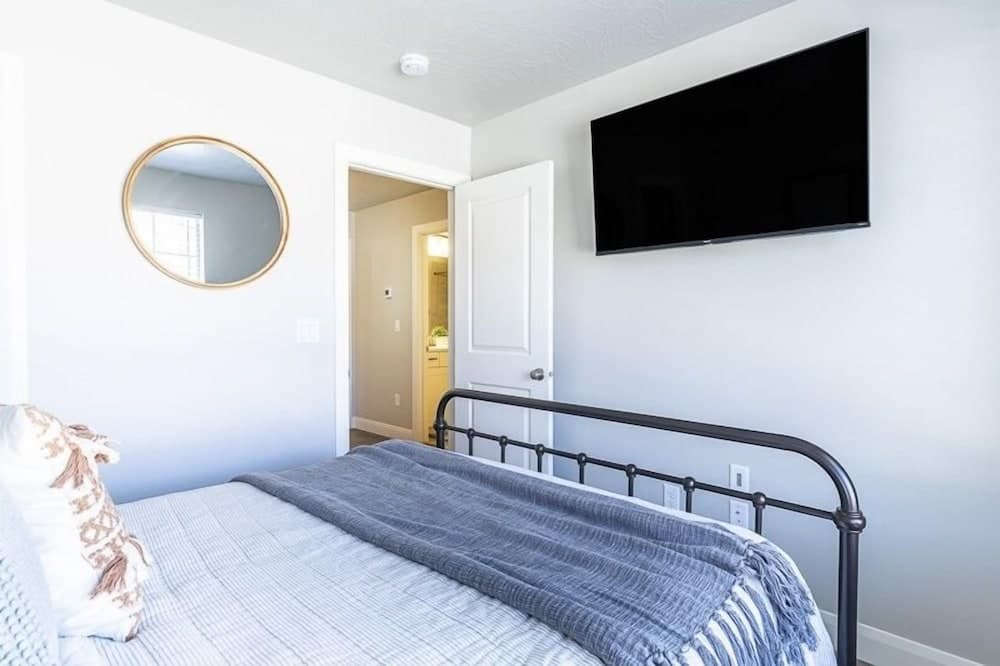 Escondido Escape 3 Bedroom Townhouse