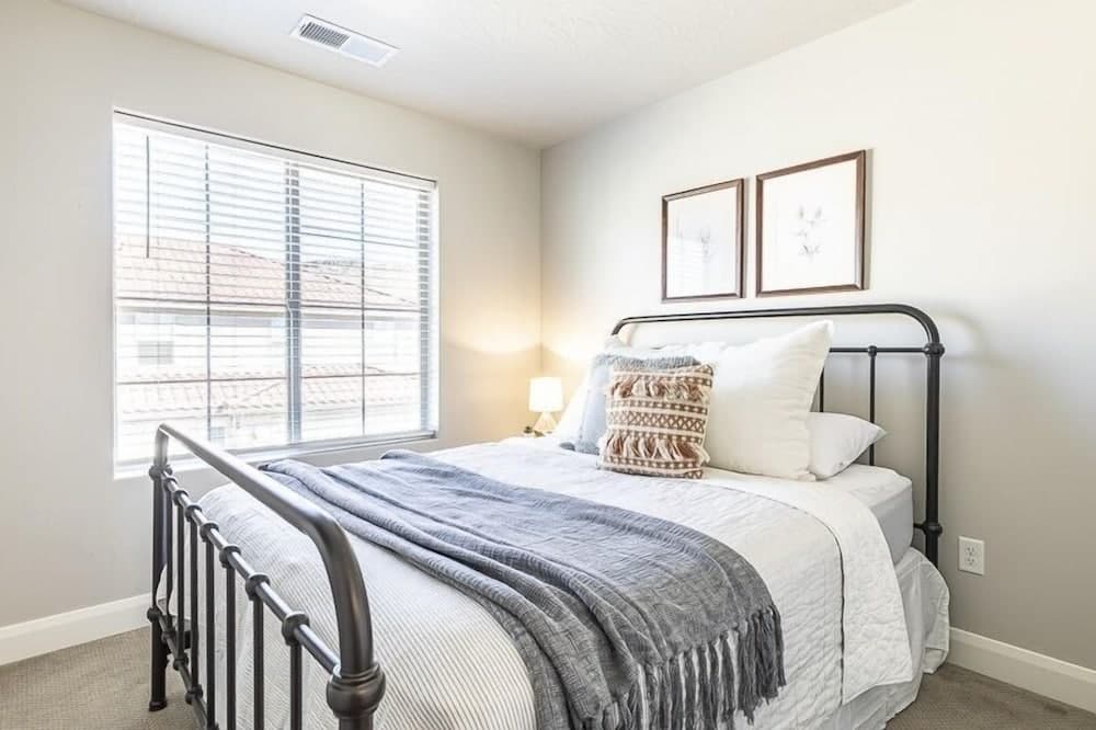 Escondido Escape 3 Bedroom Townhouse