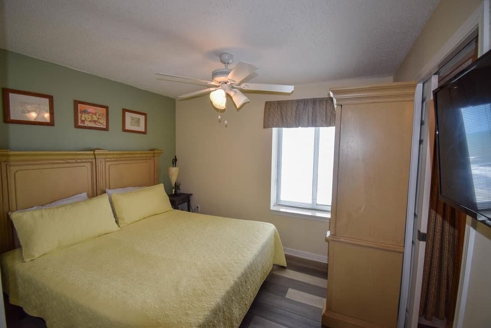 Crescent Shores S 1612 4 Bedroom Condo