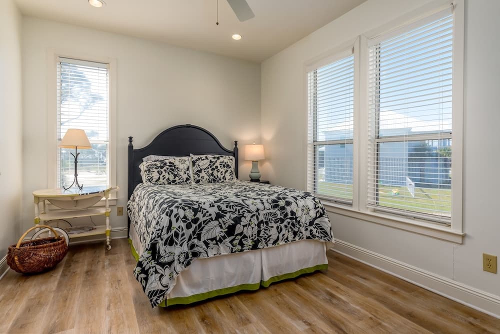 At Ease - 535 Barcelona 3 Bedroom Home by RedAwning