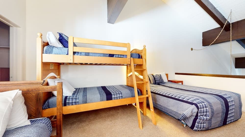 Bridges #308 4 Bedroom Condo by RedAwning