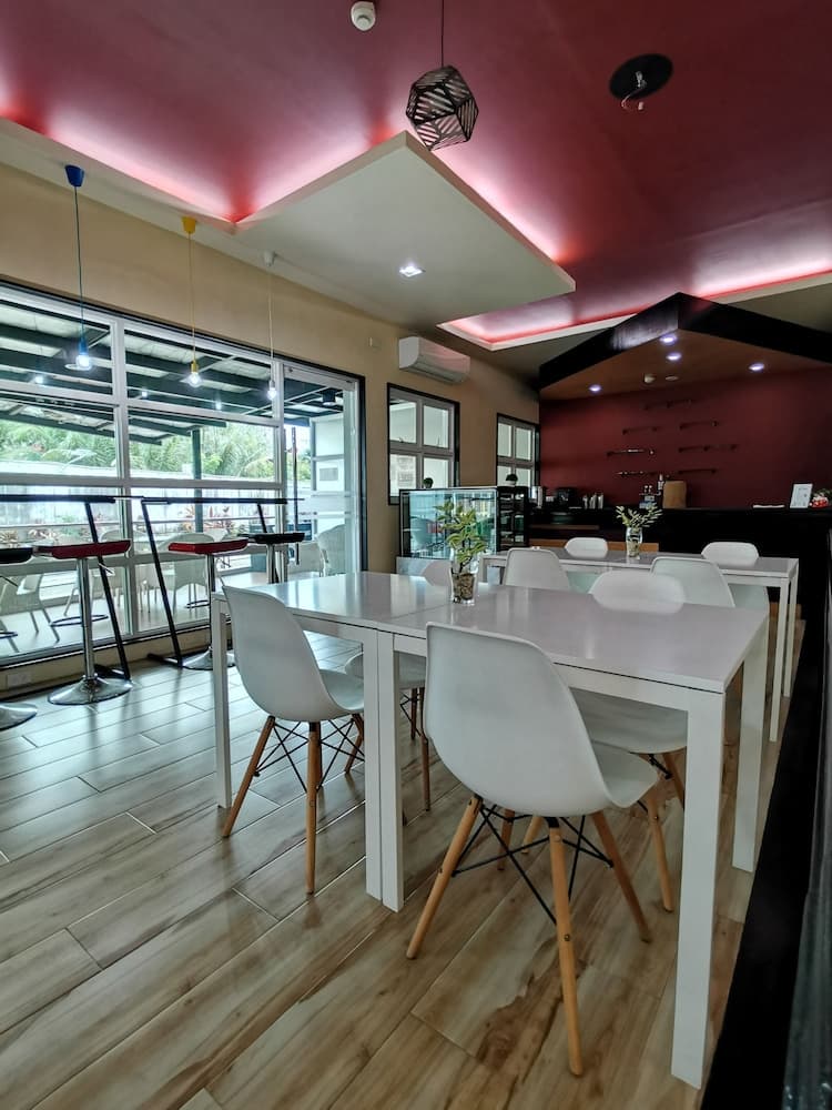 La Piazza Hotel and Convention Center