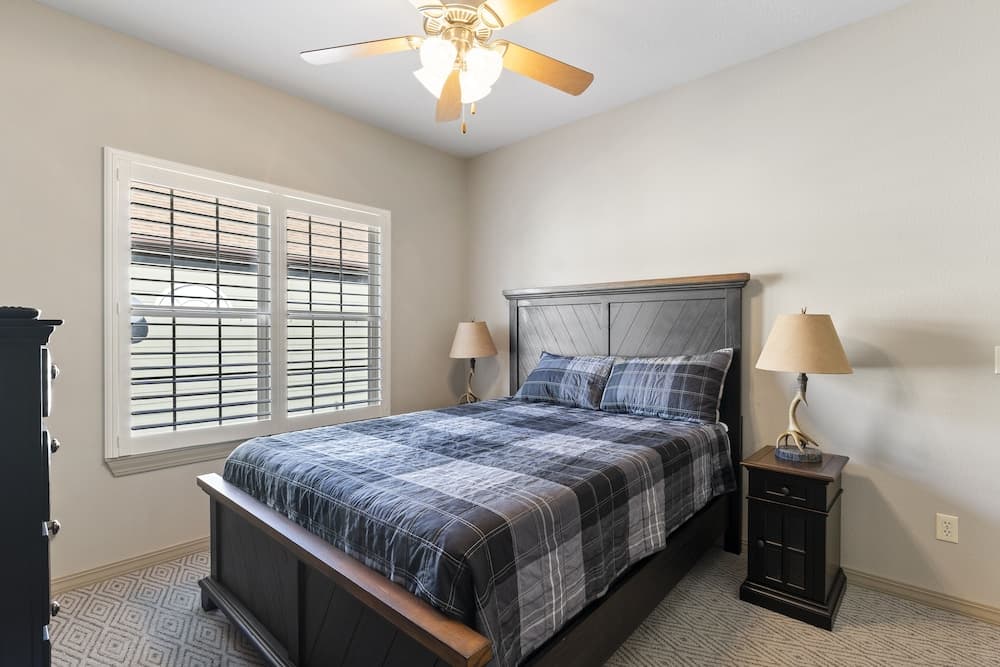 Sunset Chalet 6 Bedroom Villa by Redawning