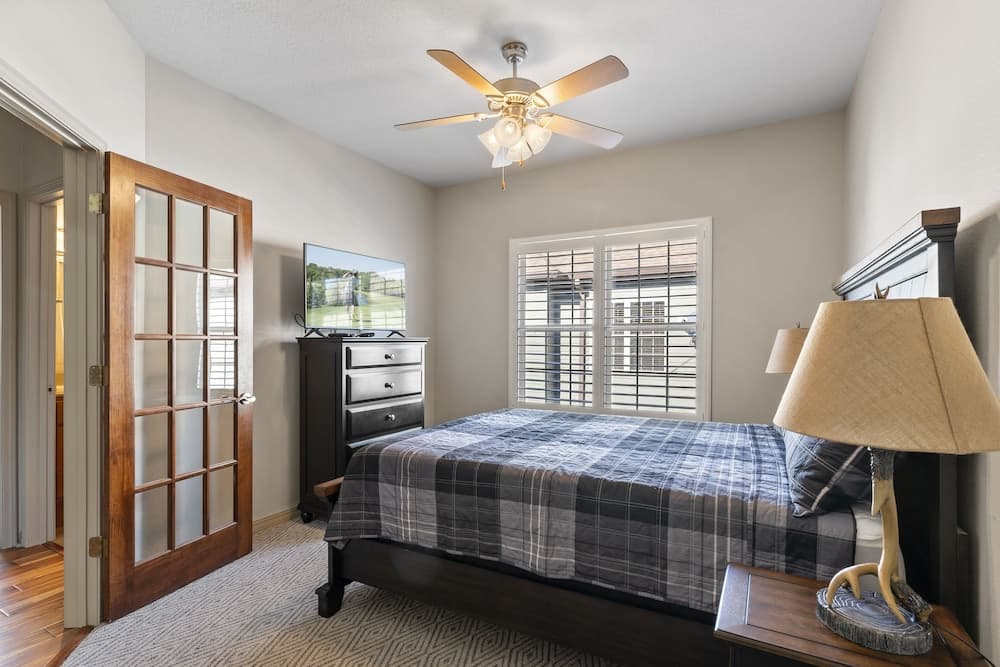 Sunset Chalet 6 Bedroom Villa by Redawning