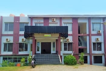 OYO 91876 Hotel Putri Gading 2