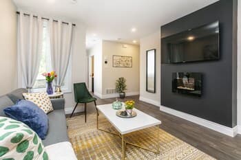 Luxury 1 BR With King Bed - Near Byward Market