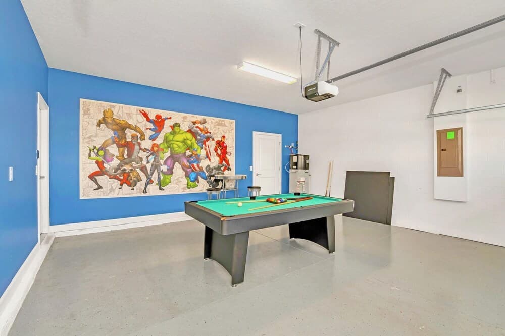 Stunning 8BR Home With BBQ Pool and Theater