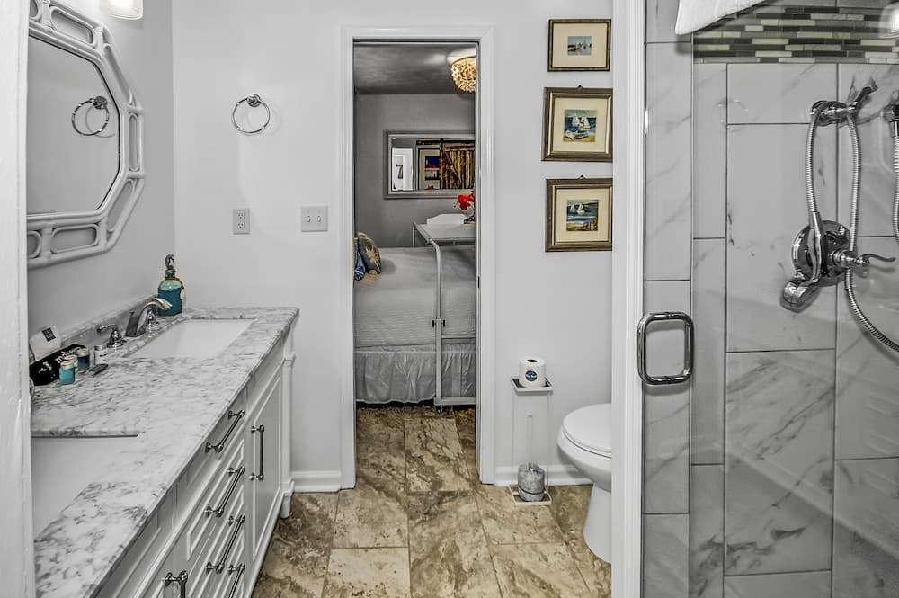 22517 Hilltop Ave - Shore Nuff Beachy