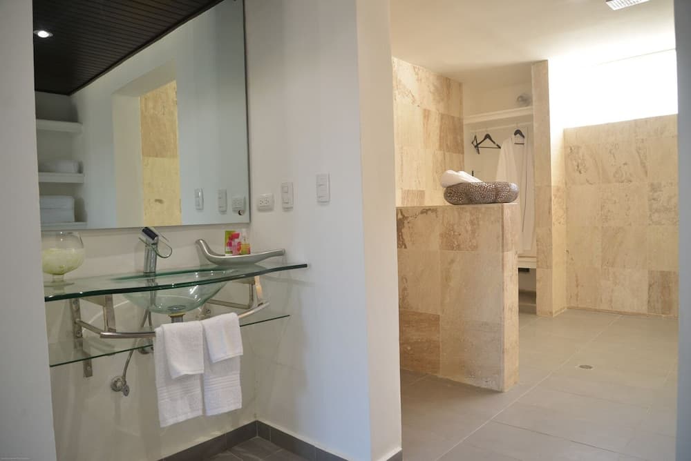 Deluxe by Ahnvee Adults only