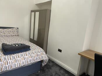 Beautiful 4-bed House in Manchester