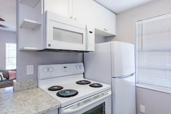 Sleeps 4 Hot Tub Fenced INN