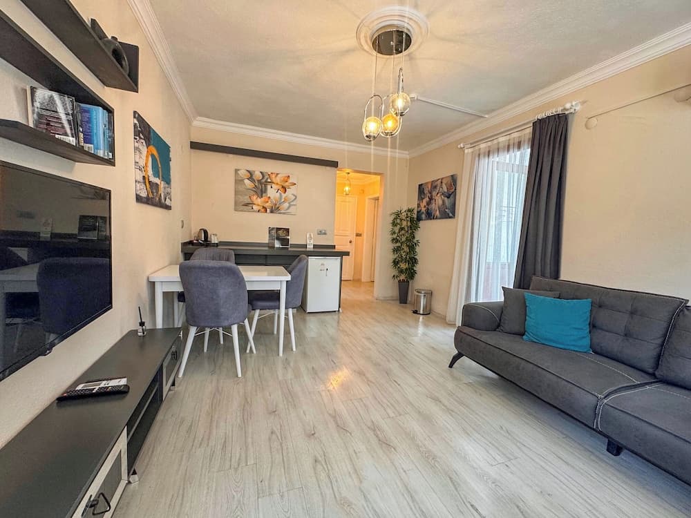 Carrington Suites Hotel