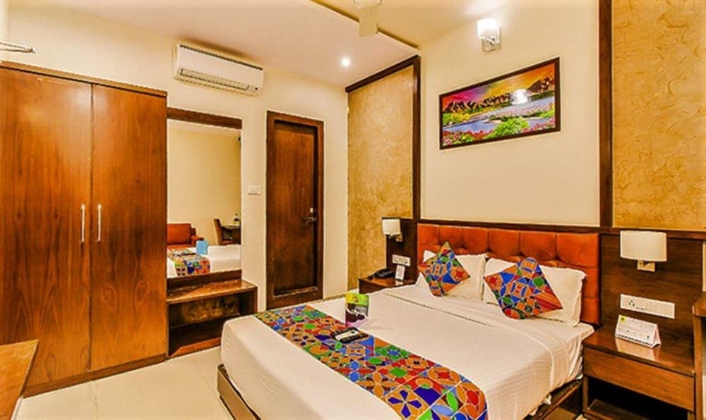 Fabhotel Empire Suite