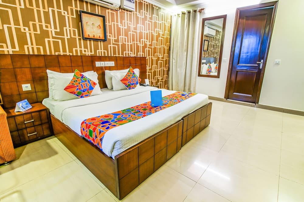 Fabhotel Empire Suite