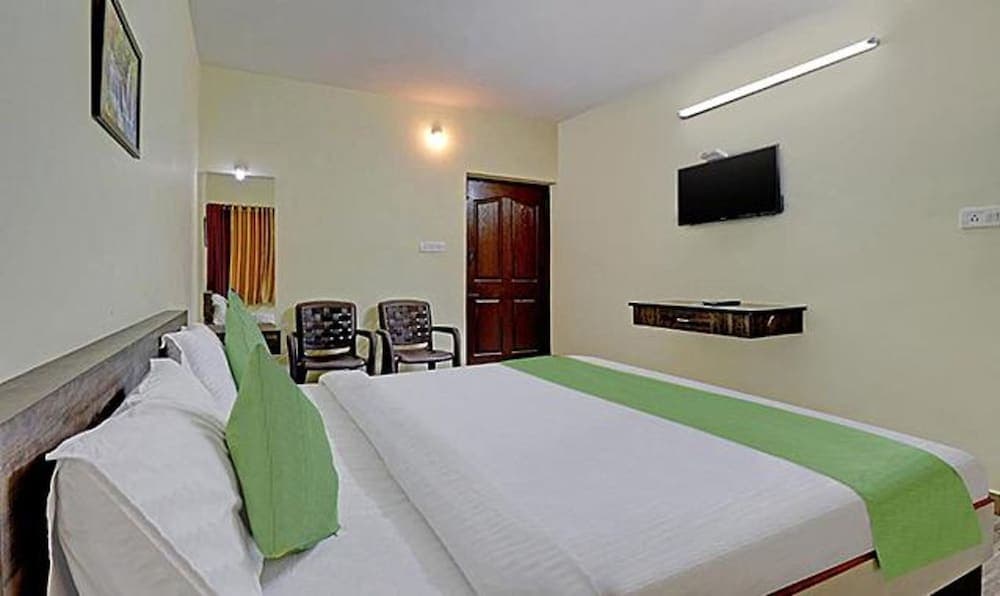 Fabhotel Abirami Residency