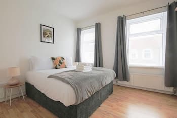 3-bed House in Cardiff With Sky TV & Twin Beds