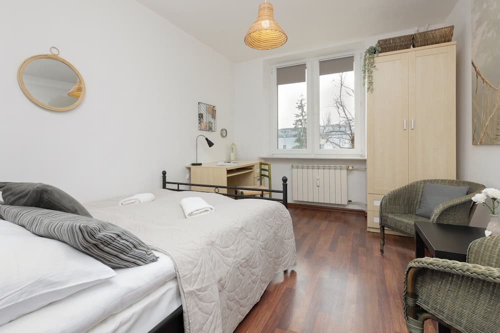 Warsaw Airport Apartment by Renters