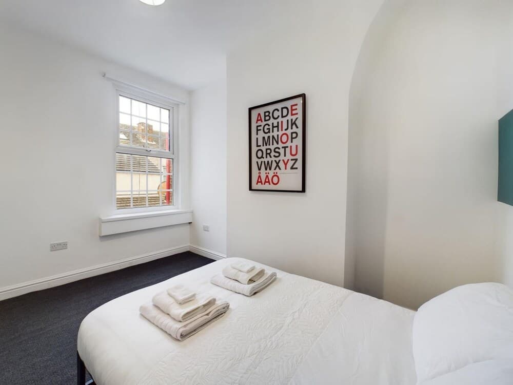 Contemporary 4BD Home nr Liverpool City Centre