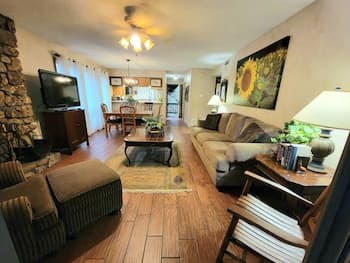 Forest View, Log-sided two Bedroom, two Bath Condo on Lake Ouachita. 2 Condo by Redawning