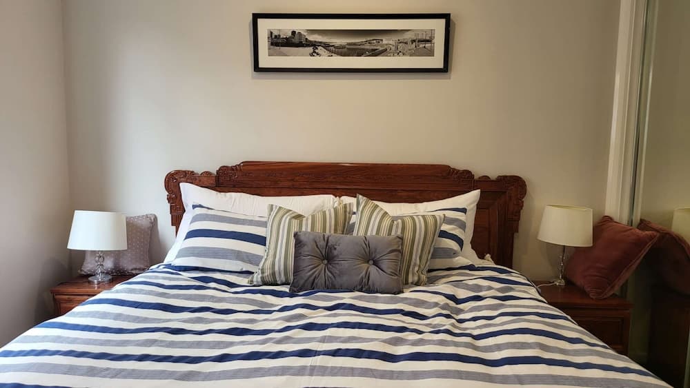 golf pool 2B House in point cook VIC