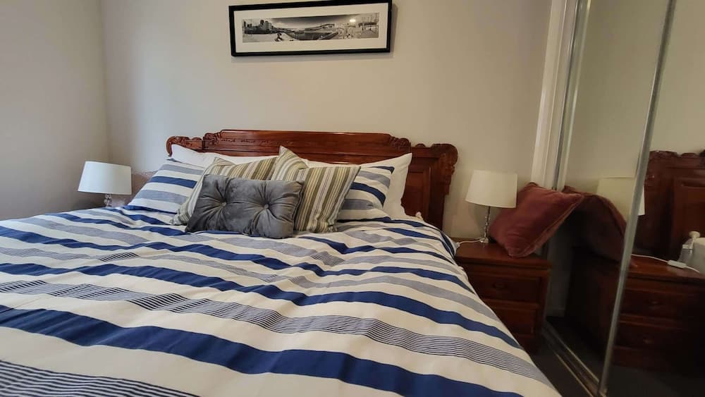 golf pool 2B House in point cook VIC