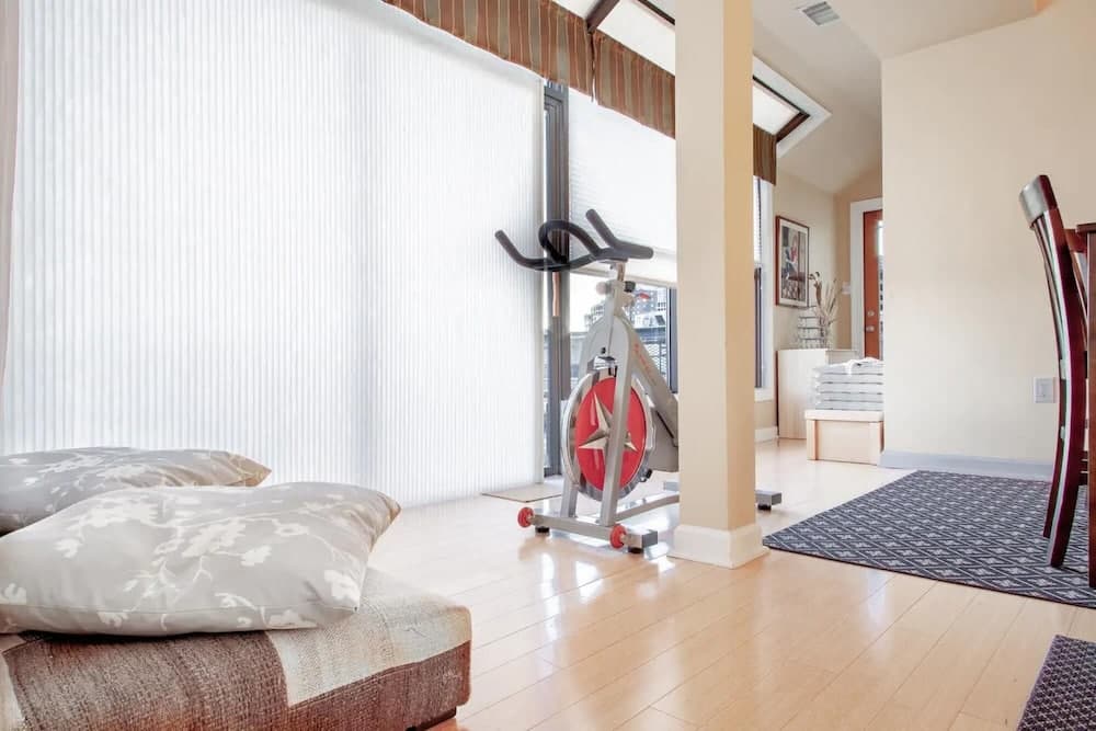 Gorgeous Rosslyn Penthouse w Views Free Parking Metro Subway