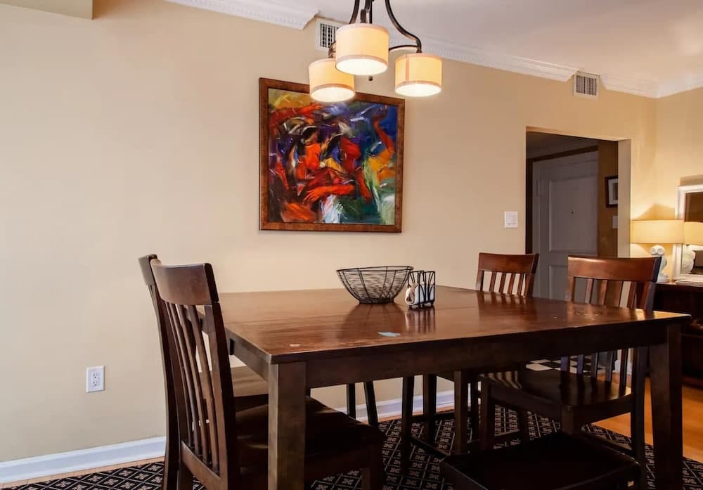 Gorgeous Rosslyn Penthouse w Views Free Parking Metro Subway