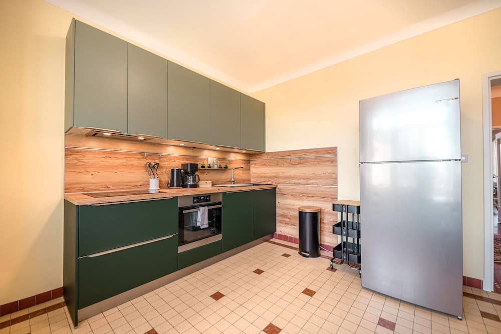 Charming Stay Fast WiFi Full Kitchen