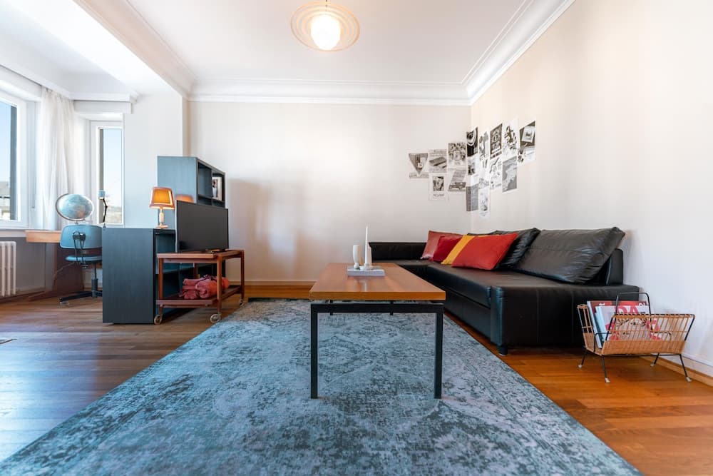 Charming Stay Fast WiFi Full Kitchen