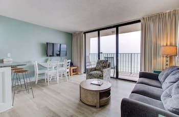 1104 Starfish Room 1 Bedroom Condo by Redawning