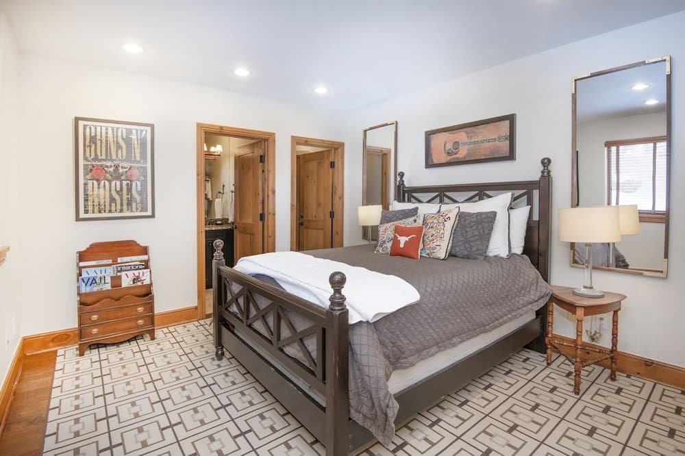 Lupine Residence 5 Bedroom Home