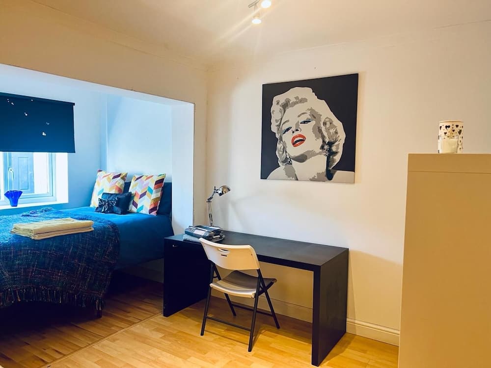 Gorgeous Cosy Home 2 Miles From Heathrow Airport