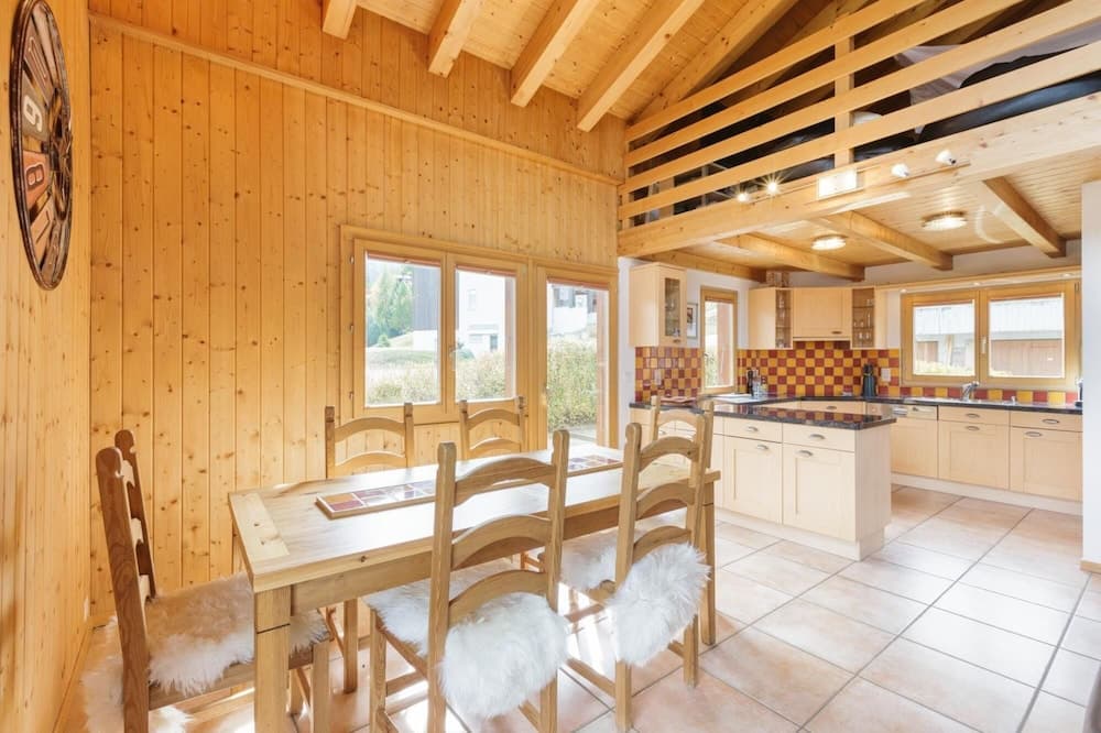La Taniere - Cozy Chalet With Incredible Views and Parking