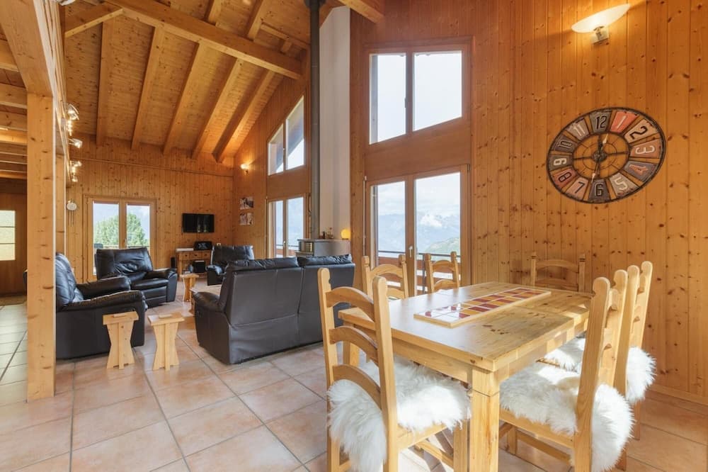 La Taniere - Cozy Chalet With Incredible Views and Parking