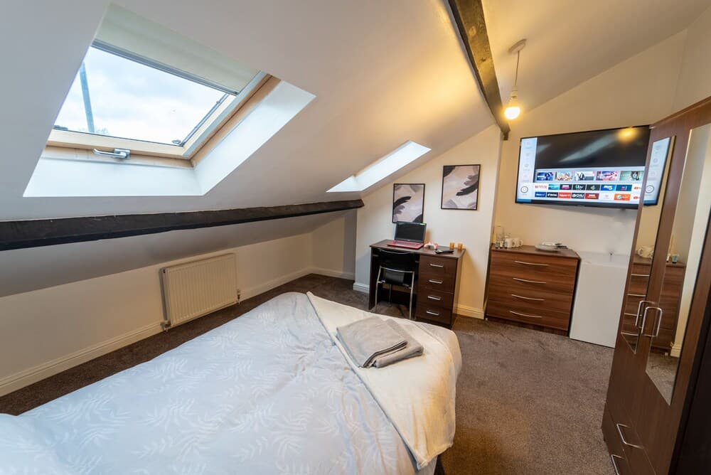 121 Pershore Road B5 Private Rooms in Large Guest House