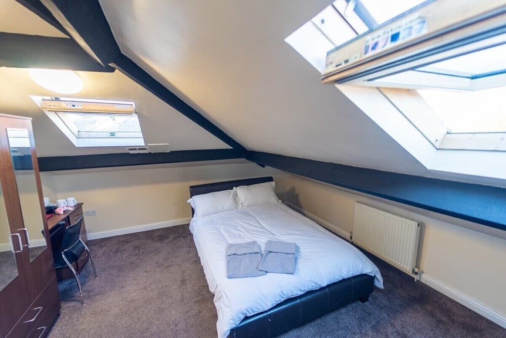 121 Pershore Road B5 Private Rooms in Large Guest House