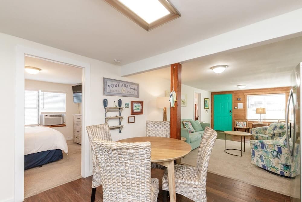 Rock the Boat - Charming Cottage Downtown Port A