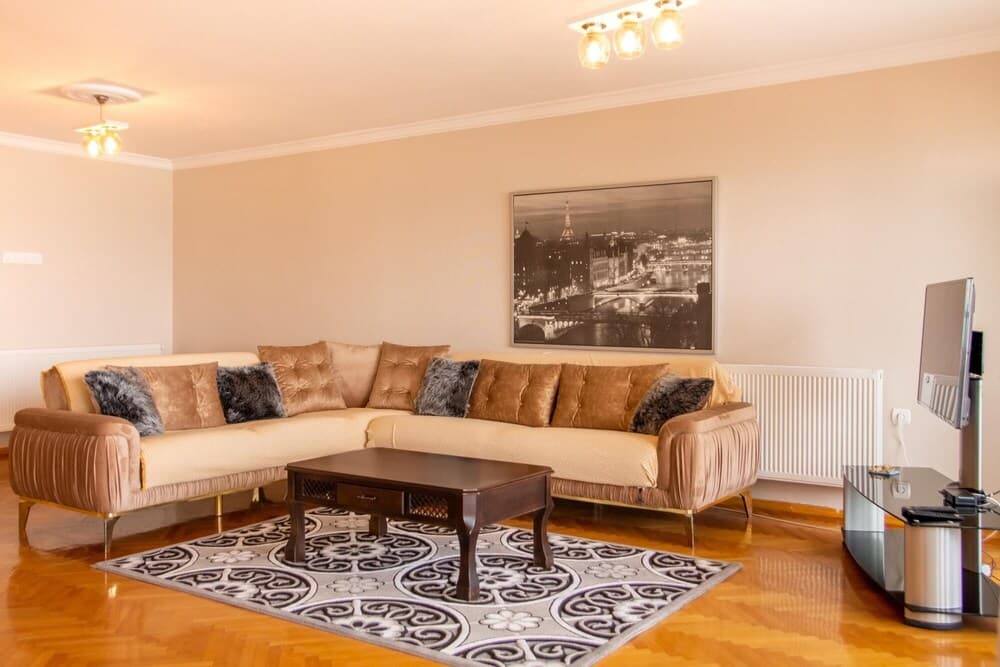 Spacious Flat With Sea View in Zmir Karsiyaka