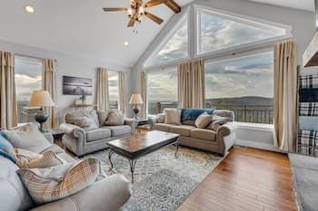 Stunning Lakeview Retreat 5 Bedroom Residence by Redawning