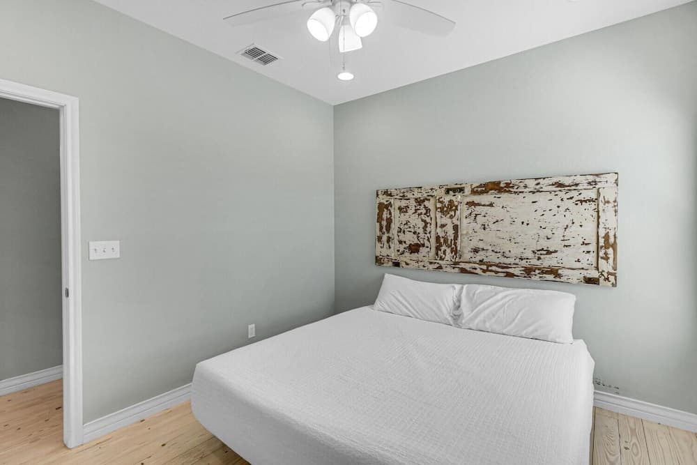 Roseate Spoonbill 3 Bedroom Home by Redawning