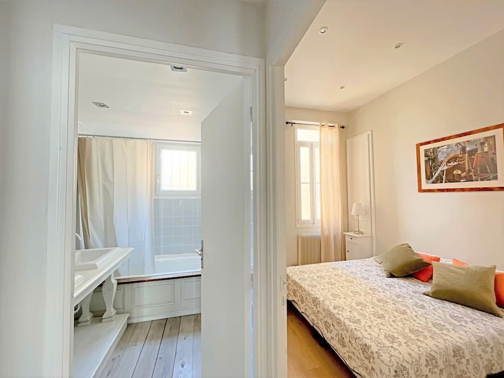 Modern Apartment 20 m from the Sea