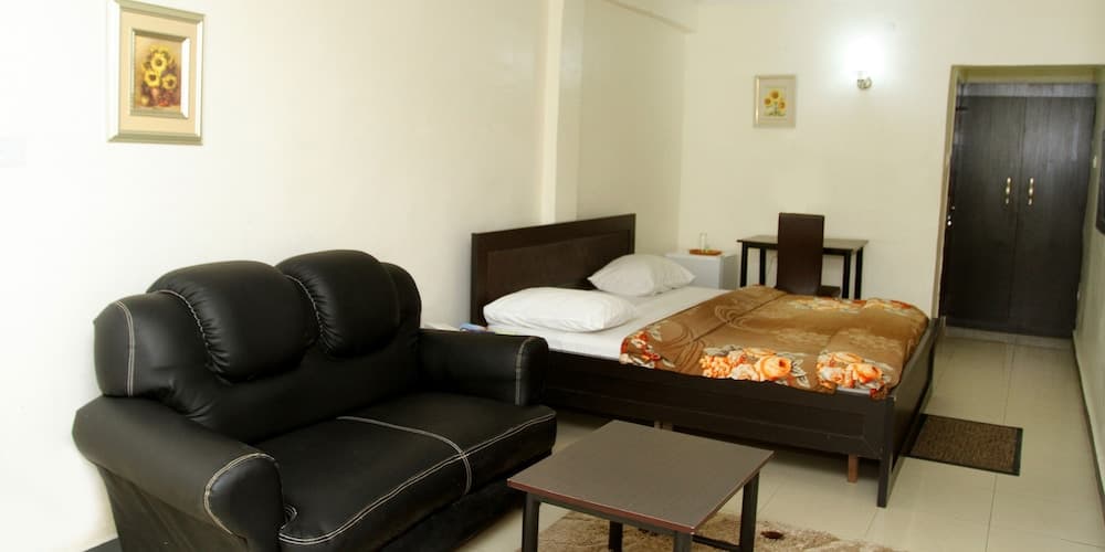 De Castle Luxury Home