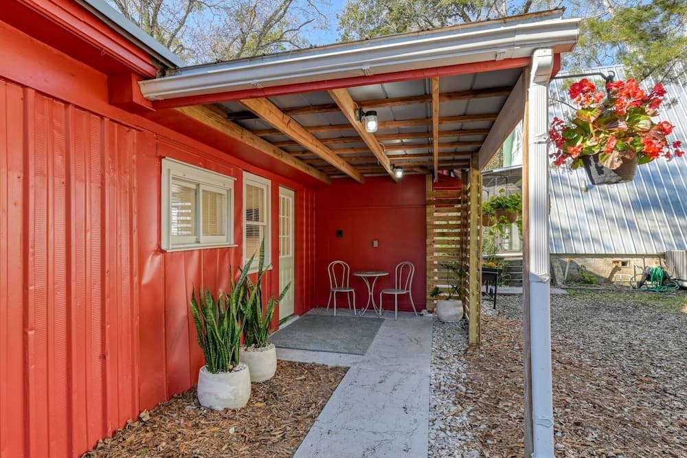 Little Palm Hideaway Cottage